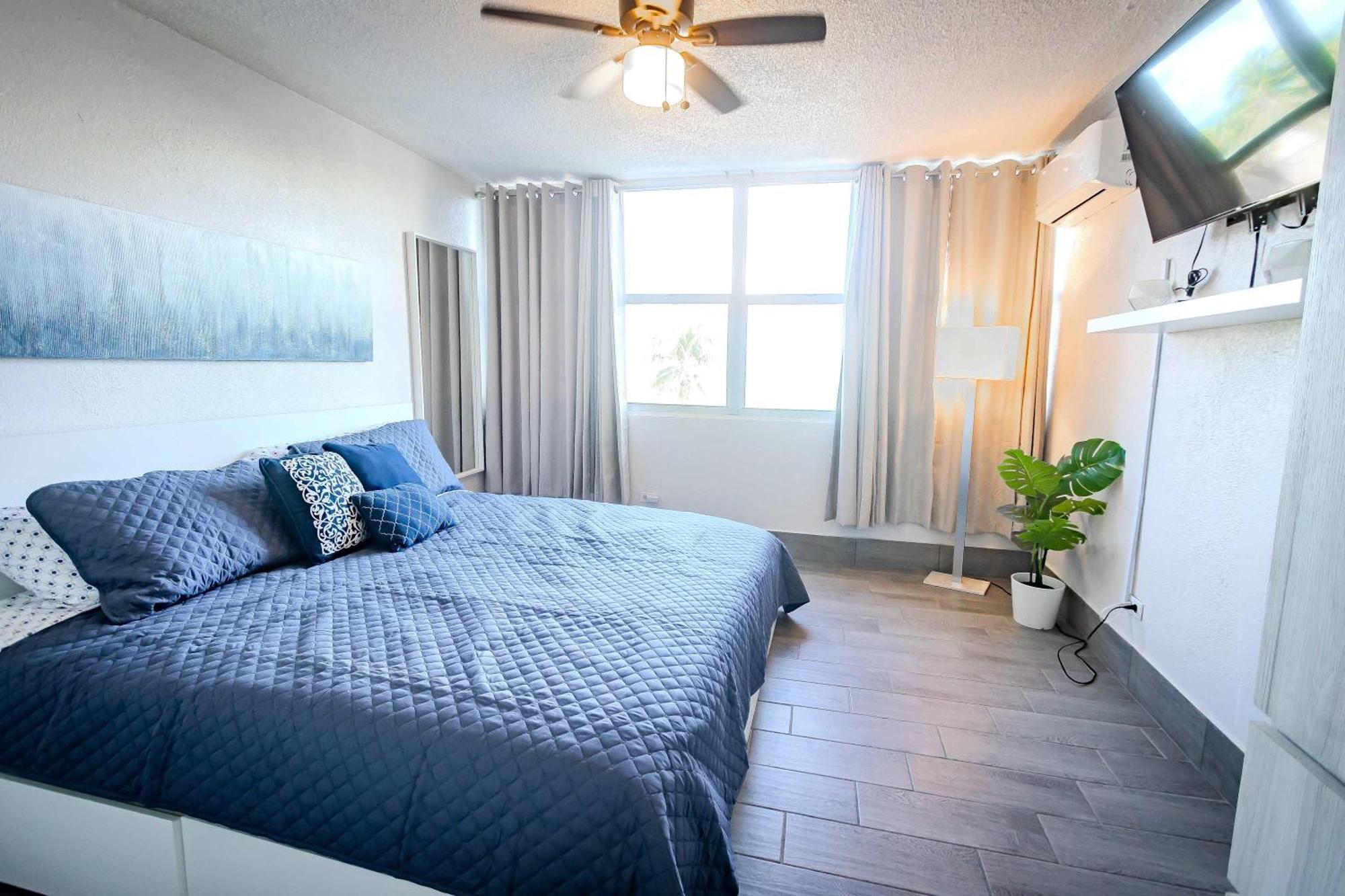 Sunset Paradise Cozy Beachfront Escape - Isla Verde San Juan Esterno foto