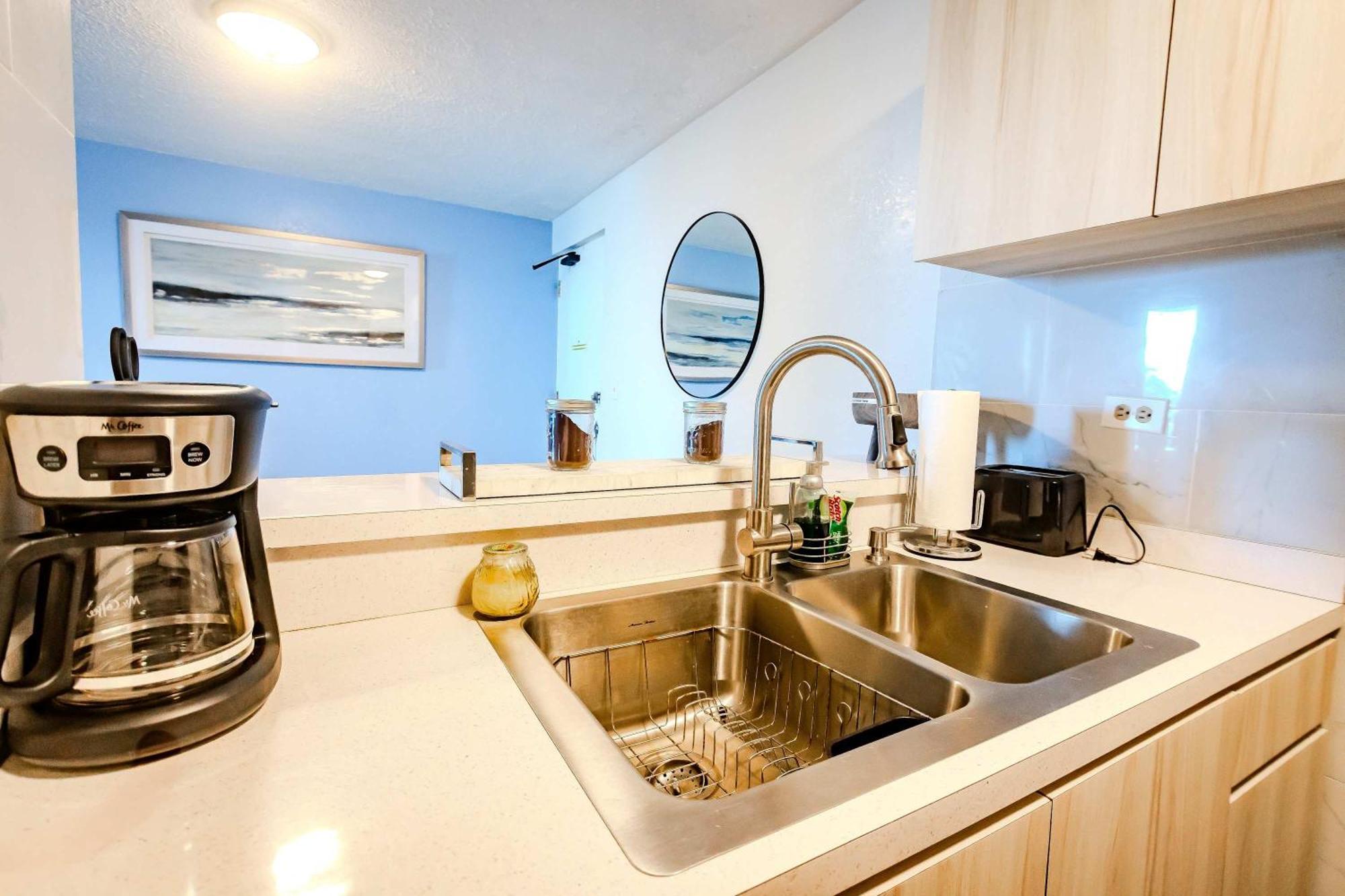 Sunset Paradise Cozy Beachfront Escape - Isla Verde San Juan Esterno foto