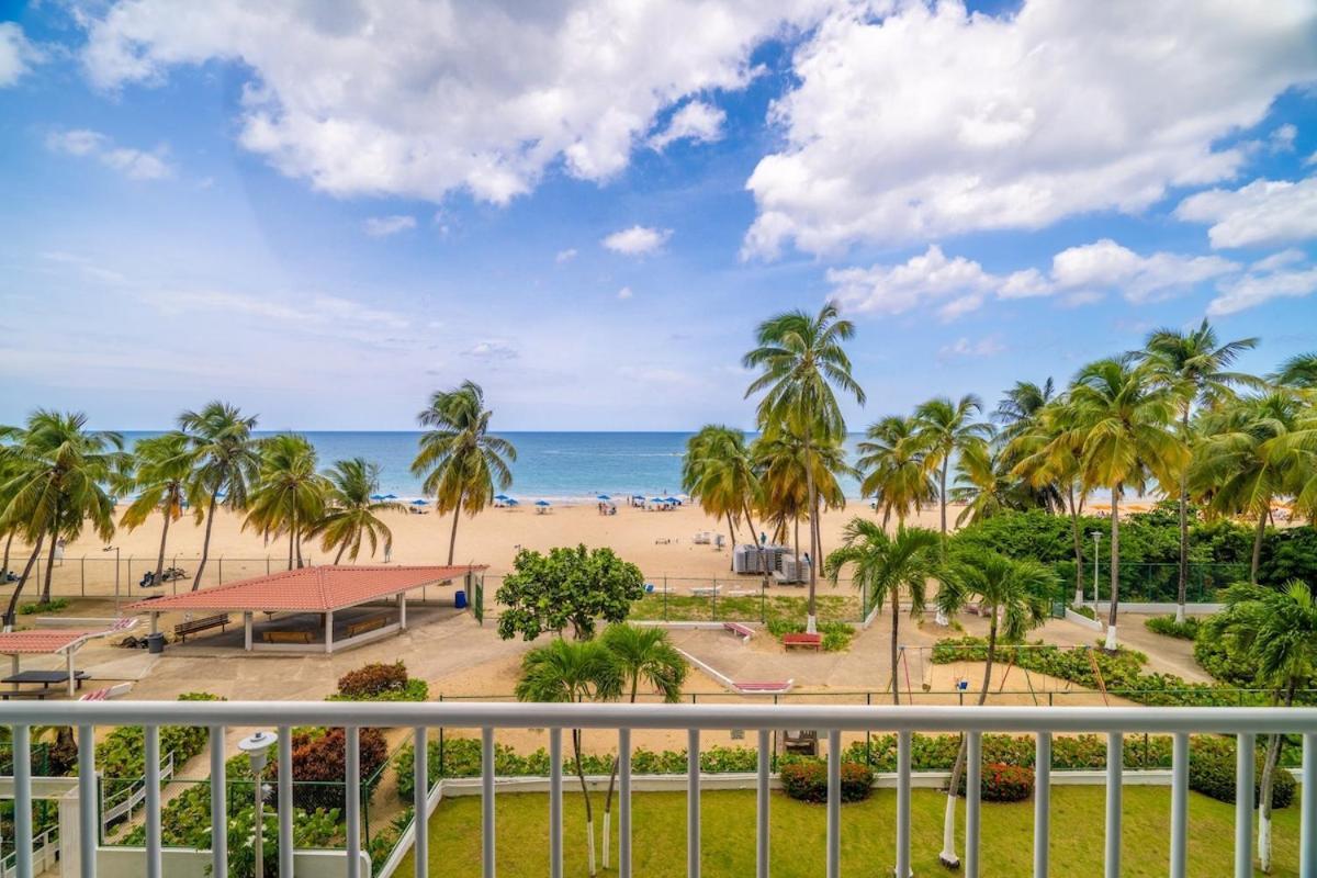 Sunset Paradise Cozy Beachfront Escape - Isla Verde San Juan Esterno foto